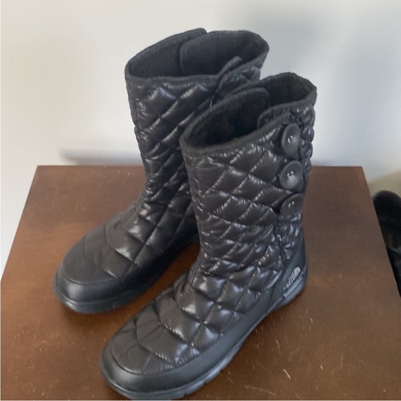 LIKE NEW ! The NORTH FACE winter boot - Picture 2 of 7